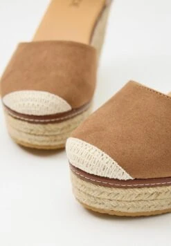 Cuñas - Marrón -Mundo De Zapatos 0faf376bb2dd489380ab3ee93a25ca6d