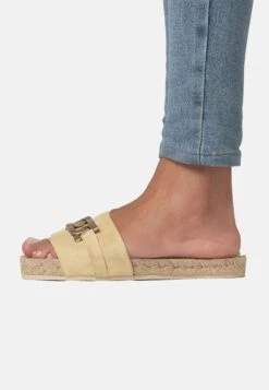 Capri - Sandalias Planas - Pergamena Suede -Mundo De Zapatos 1f2472f93d97456e87f7b4d74c4ccc79