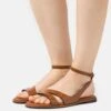 Calvin Klein Almond- Sandalias - Cognac