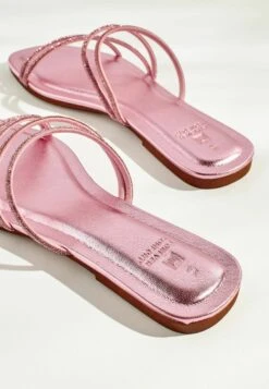 Next Forever Comfort Embellished Glittery Asymmetrical Strappy- Sandalias Planas - Pink -Mundo De Zapatos 2e1f9a914c7147a2acb117aa3d49f435