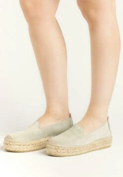 Vidorreta Camping Plano- Alpargatas - Agua