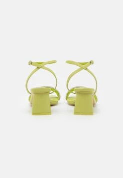 Menbur Sandalias - Lime -Mundo De Zapatos 410a56a0f66d44e7924df7545a61c686