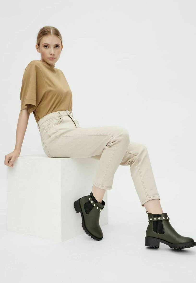 Bianco Biaclaire Chelsea Carnation - Botines Bajos - Olive 2 Bianco Biaclaire Chelsea Carnation - Botines Bajos - Olive - Imagen 2