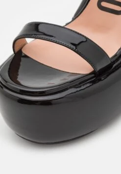 MOSCHINO Sandalias - Nero -Mundo De Zapatos 6b6c5f27152342b5be72548aed4bf99c