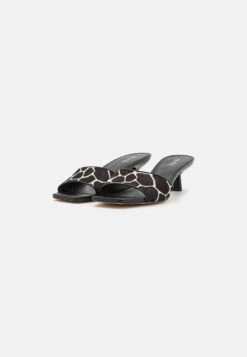 MICHAEL Michael Kors Amal Kitten - Sandalias - Black/Optic White -Mundo De Zapatos 757150a5606d4243bfea5825d9f2110f