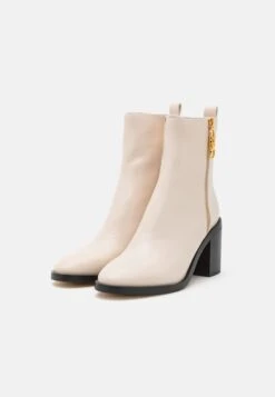 MICHAEL Michael Kors Regan- Botines - Light Cream -Mundo De Zapatos c1bd6b03cdd9407bae17960ef508e16b