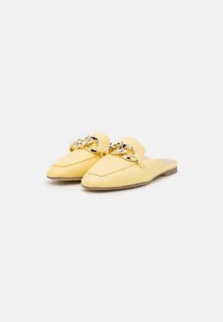 Tamaris Sandalias Planas - Soft Lemon -Mundo De Zapatos c7f77654786f42758bad977edd211310