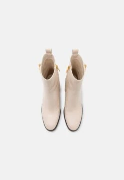 MICHAEL Michael Kors Regan- Botines - Light Cream -Mundo De Zapatos fb6fb0a2d676452d8fc28896812088de